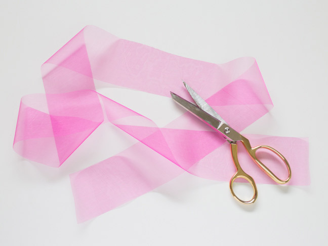 pink-organza-gold-scissors