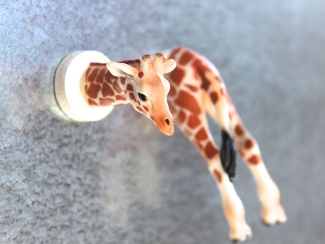 plastic-toy-animals-giraffe-magnet-diy-kids-room