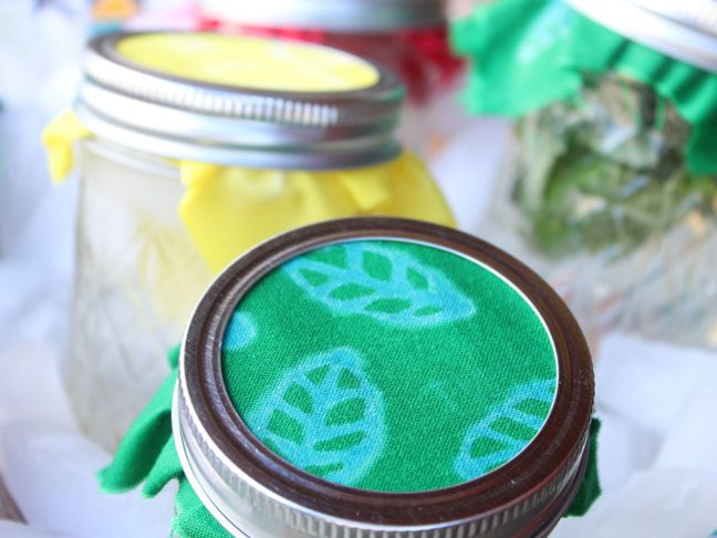 green-mason-jars-water-ice-bleach-leaf-diy-labels