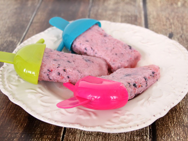 homemade berry popsicles