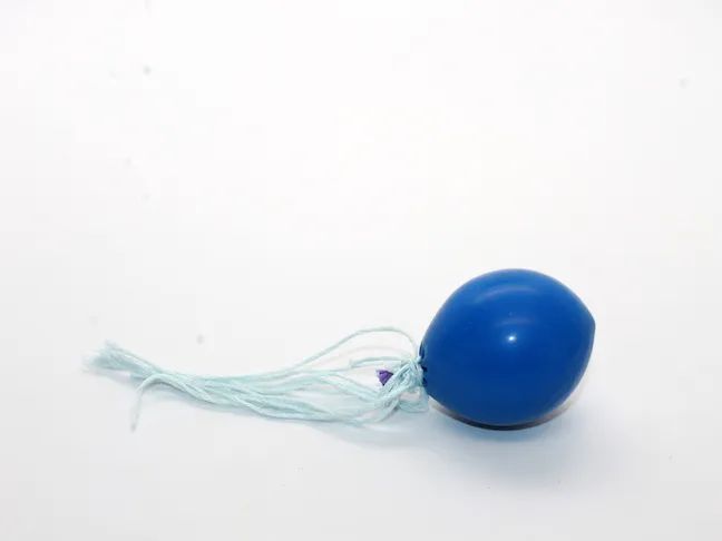 balloon with embroidery string