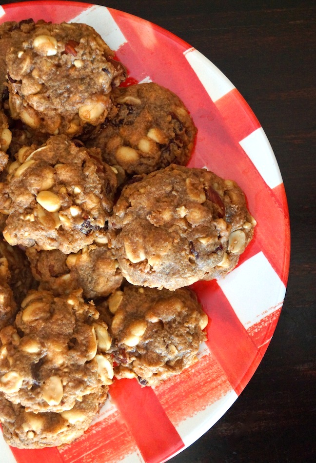 cookies-redand white plate