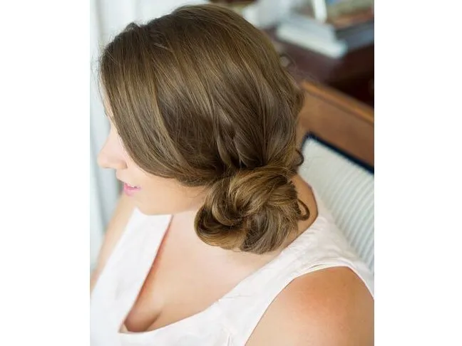 Try This Two-Minute Messy Side Bun Tutorial To Look Polished Fast Try This Two-Minute Messy Side Bun Tutorial To Look Polished Fast