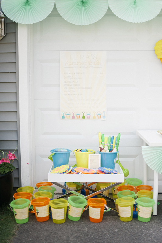 sand-buckets-party-favors-bubbles