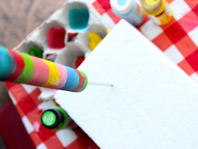 rainbow-stick-diy-art-projects-kids-paint