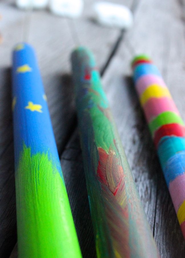 diy-marshmallow-roasting-sticks-smore-rainbow-paint-kids-diy-project