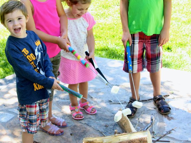 kids-roasting-marshmallows-by-the-fire-diy-art-project-paint-wood