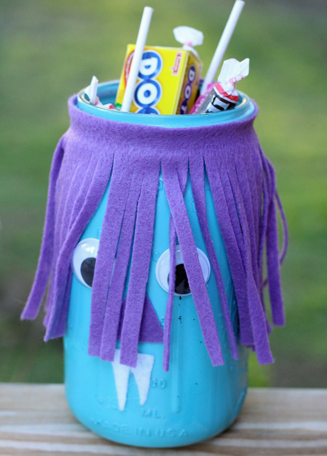 https://www.momtastic.com/wp-content/uploads/sites/5/2015/09/Mason-Jar-Blue-Monster.jpg