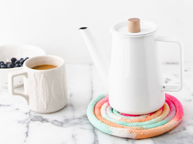 DIY // Colorful Trivet