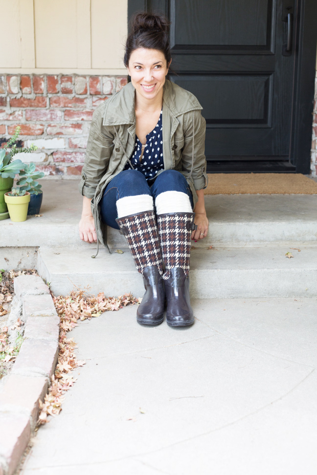 diy-boot-cuffs-fall-outfit-seated