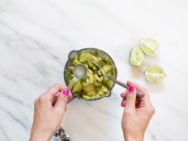 lime-juice-for-preserving-avocado
