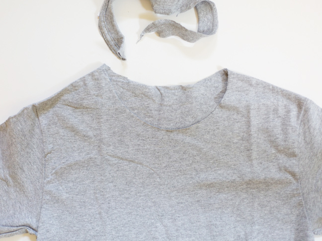 tee-with-collar-cut-off
