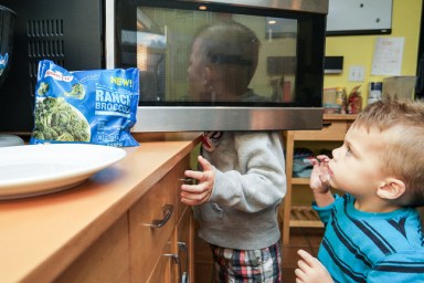 Broccoli and tot are friends - how to get kids really excited about eating healthy by telling them "dinnertime stories" (plus, it saves time in the evening)