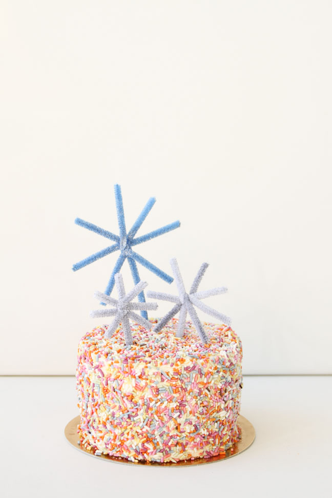 The Easiest New Year's Eve DIY Cake Toppers