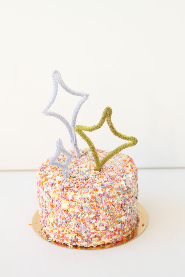 The Easiest New Year's Eve DIY Cake Toppers
