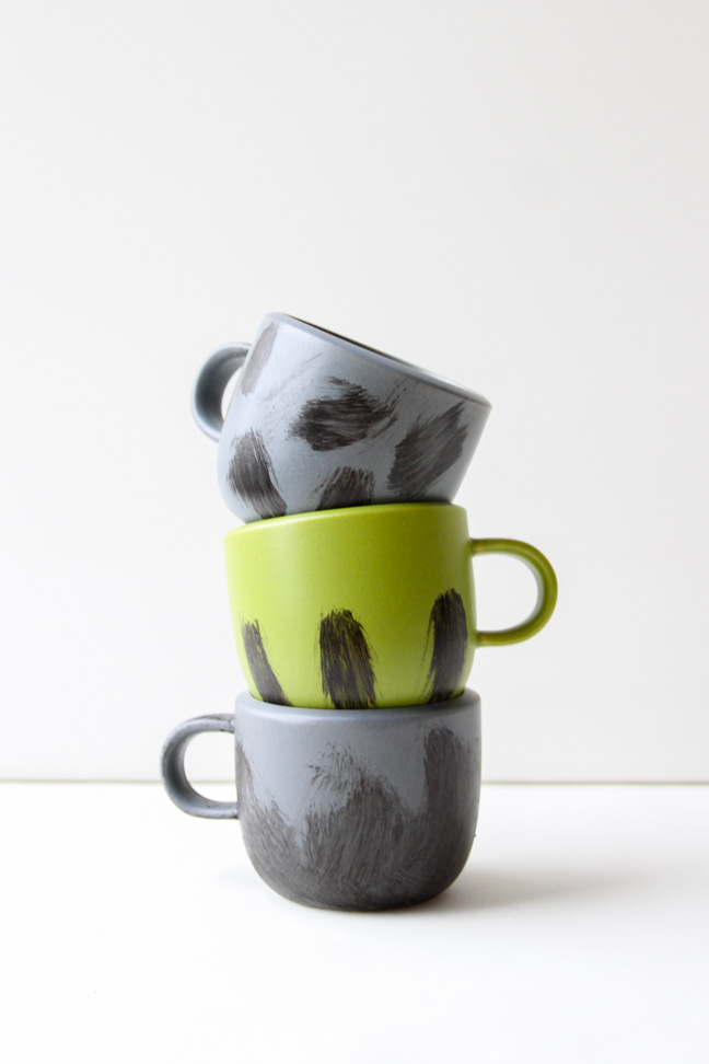Winter DIY Idea // Painted Brushstroke Mugs for Hot Chocolate