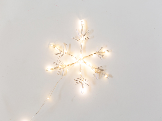 wire-snowflake-with-lights-wrapped