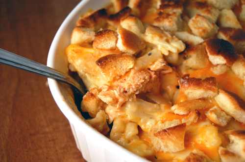 mac and cheese topped with croutons