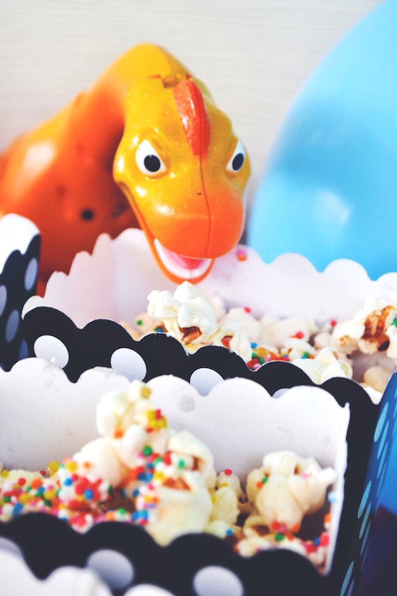 How to throw a (last minute) dinosaur party