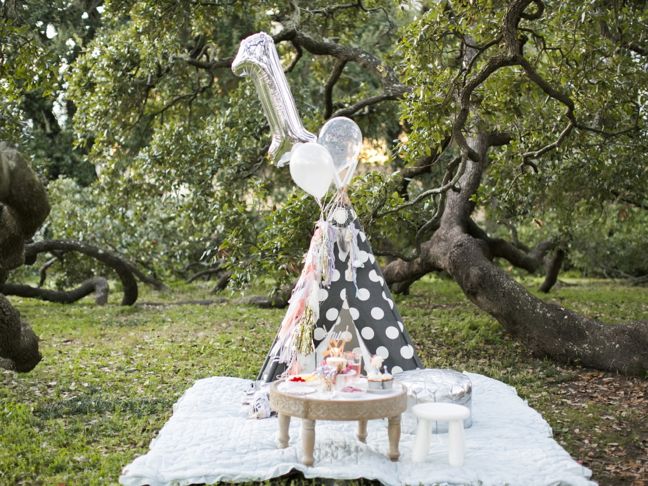 teepee-black-white-balloon-one-birthday-bohemian-glam-gold-tree-party-tassle