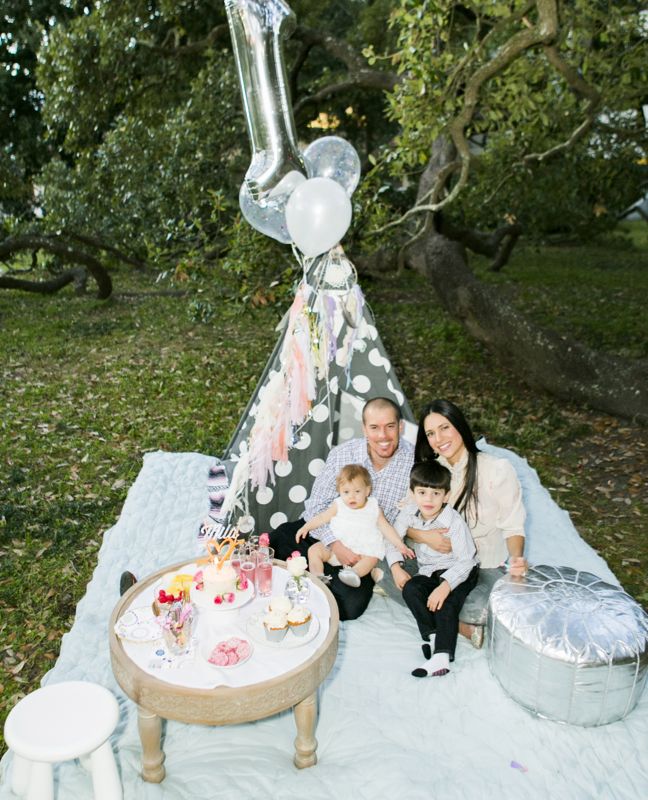 teepee-balloon-one-birthday-party-bohemian-glam-family-picnic-gold-pink