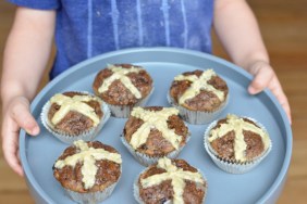 Hot cross bun cupcakes Easter recipe