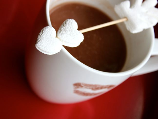 valentine-cupid-arrow-heart-cocoa-white-mug-red