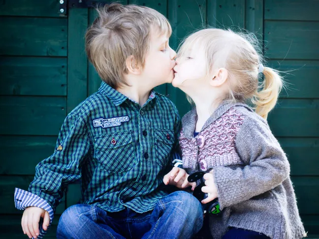 8 incredible scientific things that happen the first time you kiss someone