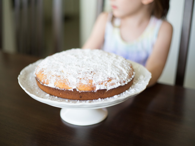 cake-powdered-sugar-girl