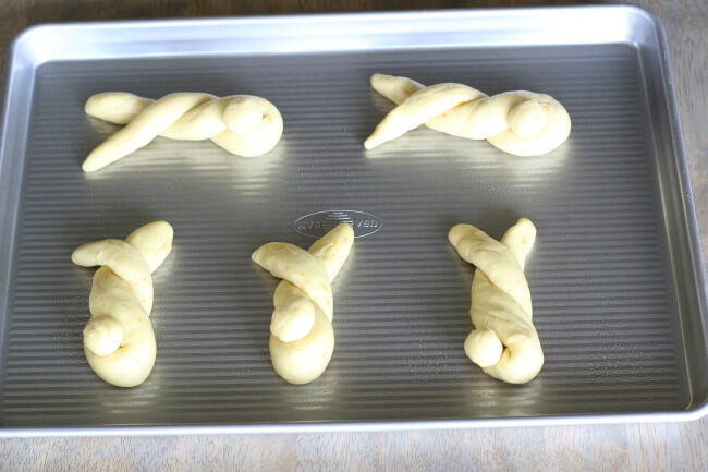 braided bunny rolls pan
