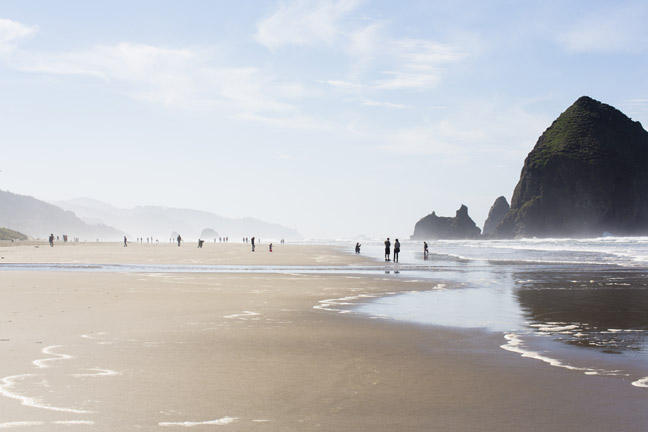 USA, Oregon, Cannon Beach, Haystack Rock, beach