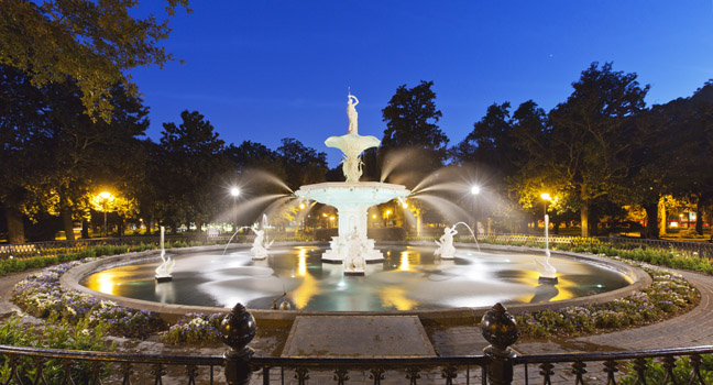 The fountain is located at the north end of Forsyth Park. The Fountain was installed in 1858 and designed to evoke the Parisian fountain located at the Place de la Concorde.