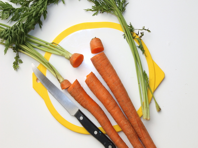 carrots with stems cut
