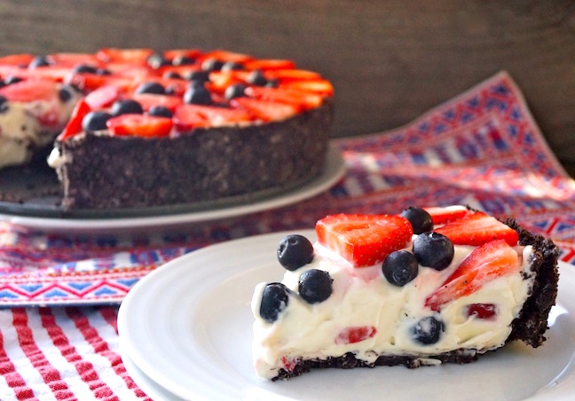 cheesecake-oreos-strawberries-blueberries-pie
