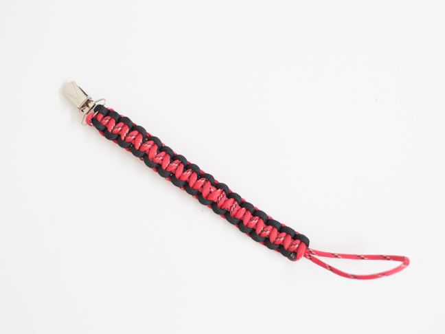 completed-paracord-baby-toy-clip