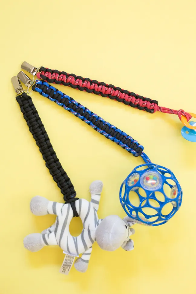 diy-paracord-baby-toy-clips2