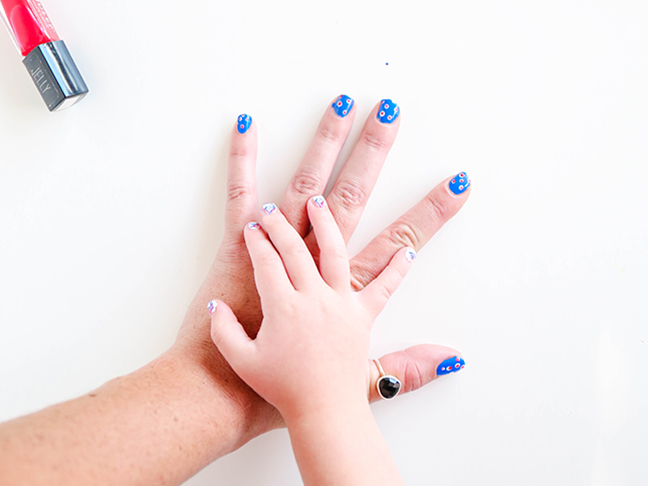 fourth of july manicures for mom and daughter