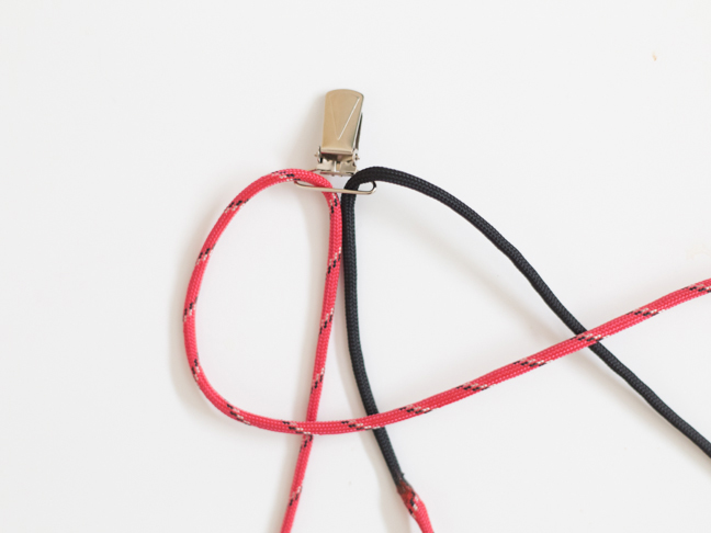red-black-paracord-suspender-clip