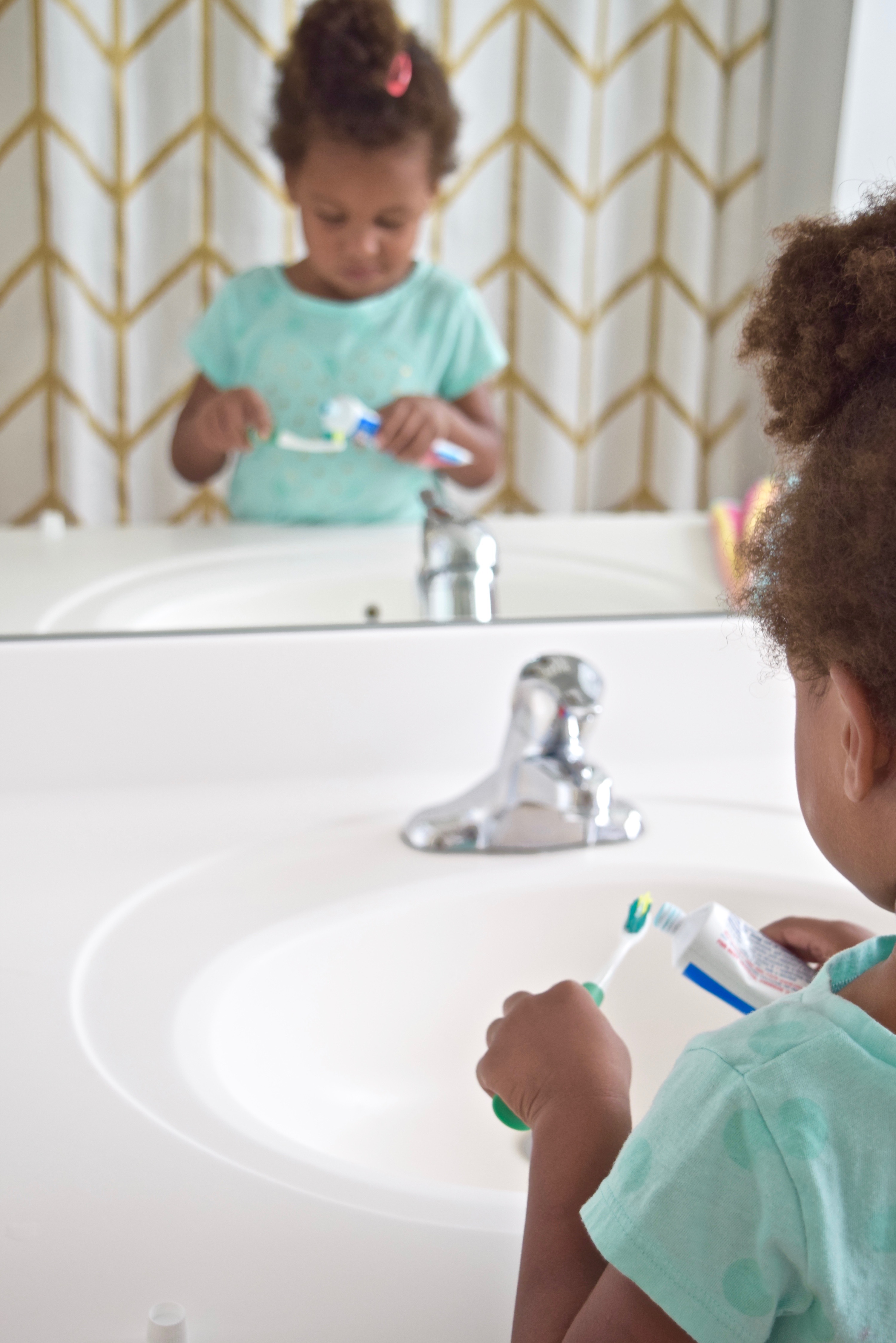 healthy-toddler-tips-brush-teeth