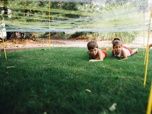 diy-obstacle-course-for-kids-army-crawl