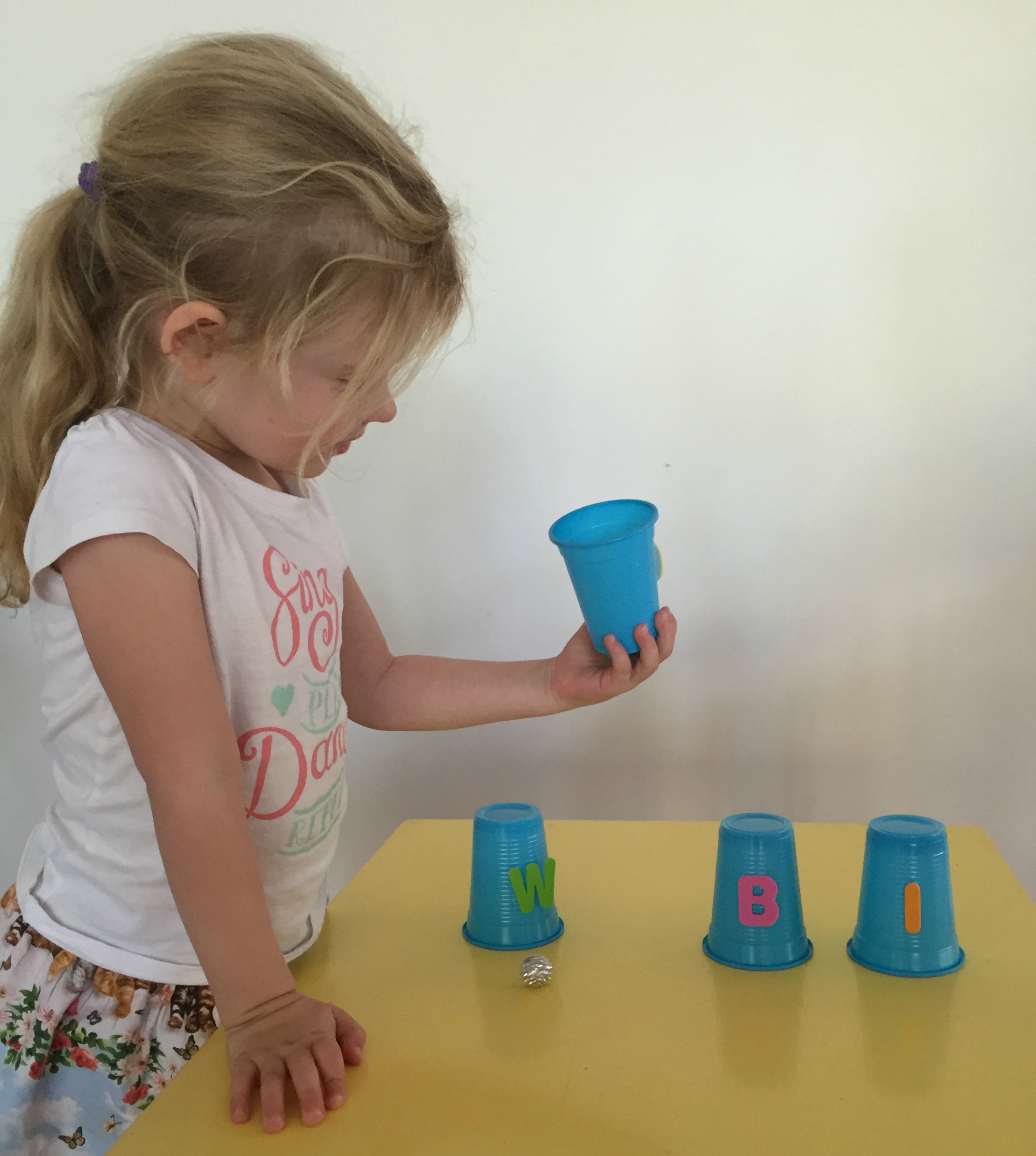 alphabet-cup-game