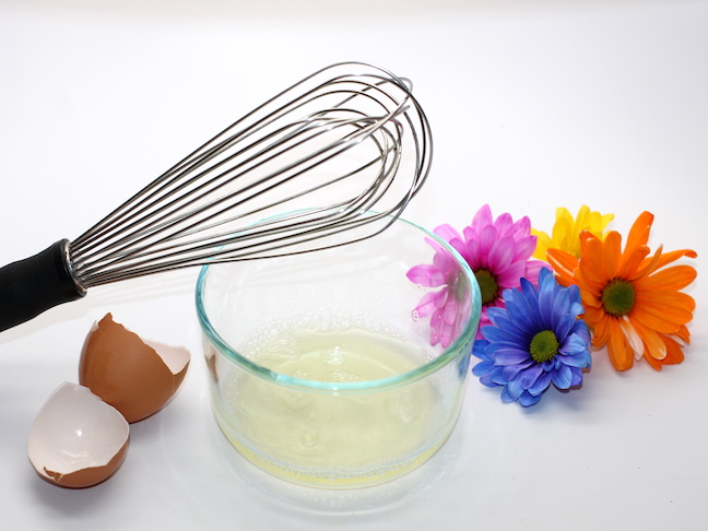 whisk glass bowl with egg whites