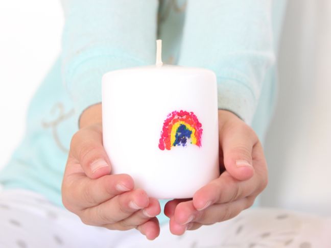 diy melted crayon rainbow candle