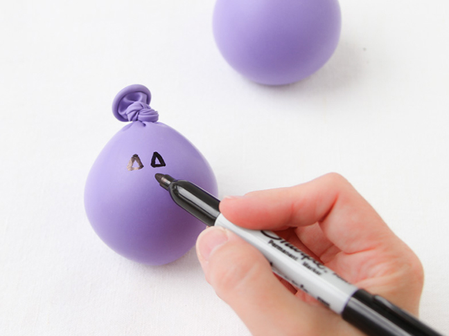 Create jack-o-lantern mini pumpkins with balloons