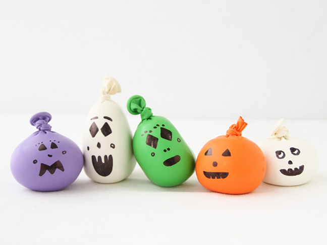 Halloween Kids DIY // how to make mini pumpkins with sand and balloons
