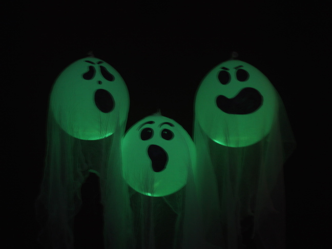 glow in the dark balloon halloween ghosts