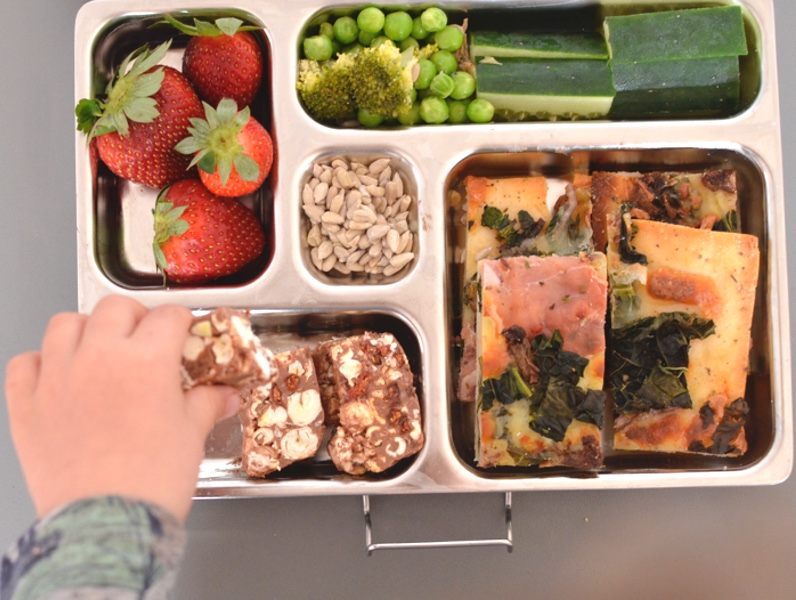 Litter-free healthy lunch Box packing