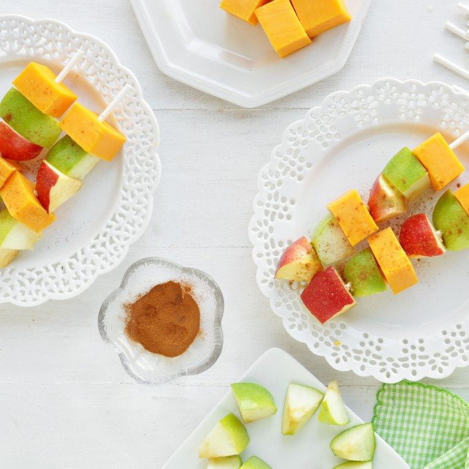 cheddar-apple-pie-kabobs-680x1024-2