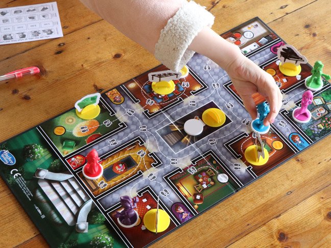 Play and learn with Cluedo Junior