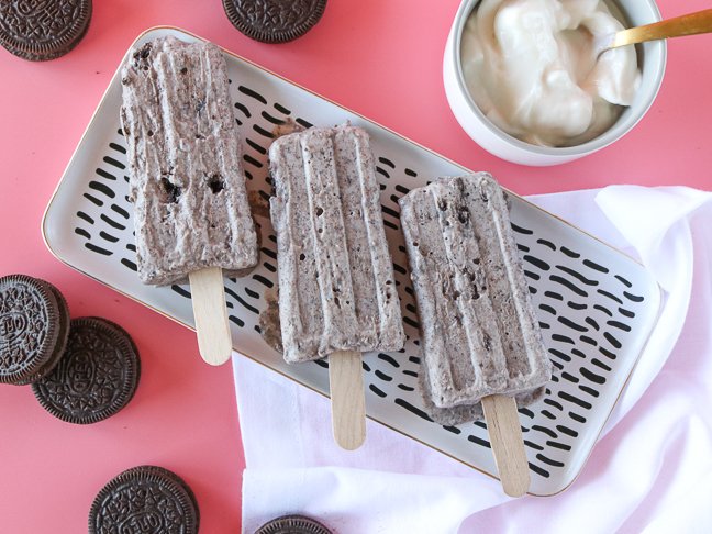 Healthier Popsicle Recipe: Cookies & Cream Yogurt Pops